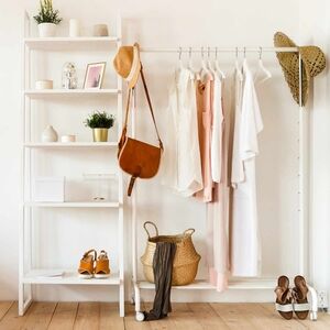 Meet your Posher, Karine.